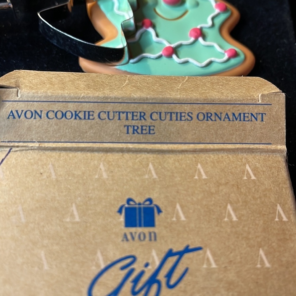 Avon Vtg Cookie Cutter set of 2 Ornaments Bell/ Tree NIB - Picture 4 of 10